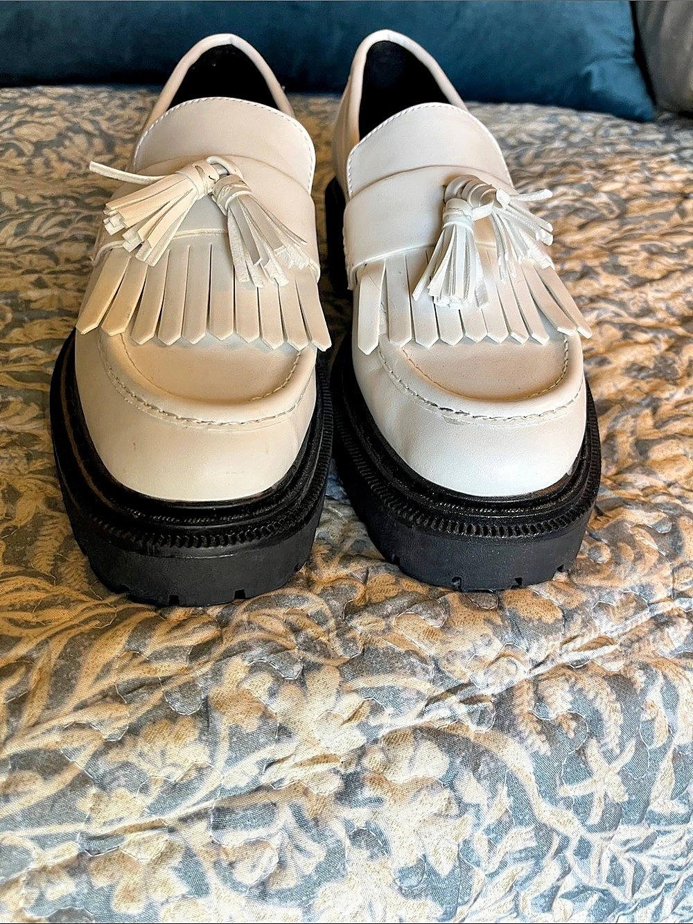 Vegan Leather Tassel Loafer White & Black EU 40 Size 9